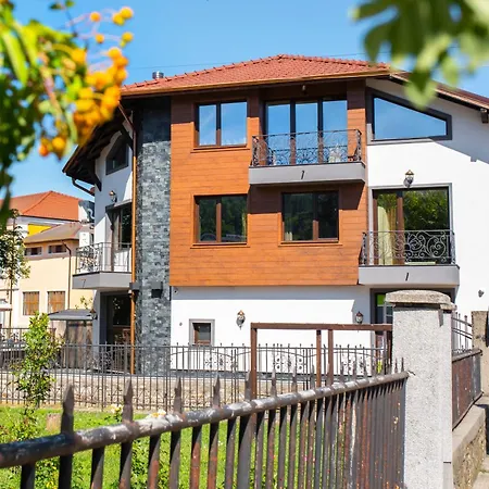 Otel Enika 3*